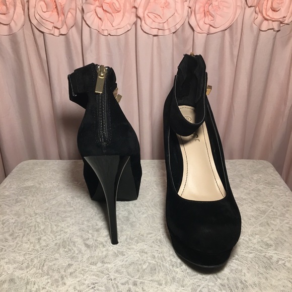 Black Velvet Pumps with Ankle Strap - Picture 6 of 9